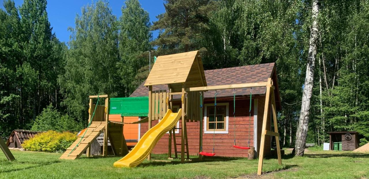 Hotel Atsikivi Puhketalu à Häädemeeste Extérieur photo