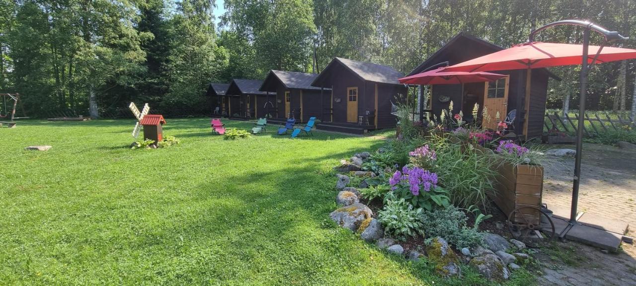 Hotel Atsikivi Puhketalu à Häädemeeste Extérieur photo