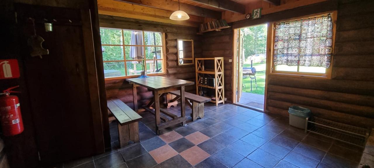Hotel Atsikivi Puhketalu à Häädemeeste Extérieur photo