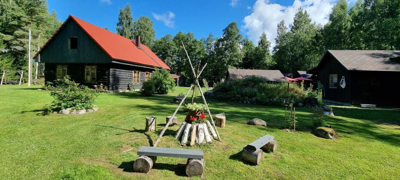 Hotel Atsikivi Puhketalu à Häädemeeste Extérieur photo