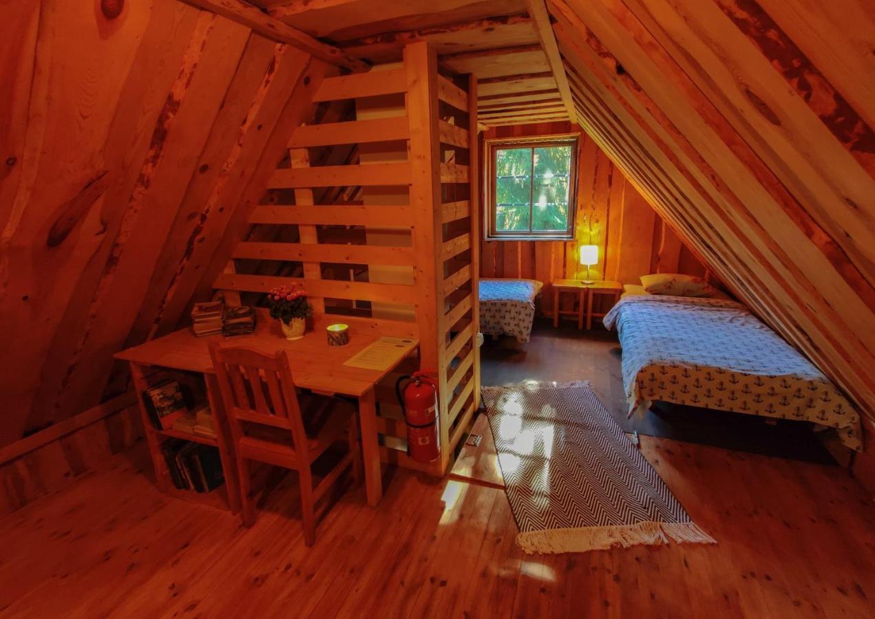 Hotel Atsikivi Puhketalu à Häädemeeste Extérieur photo