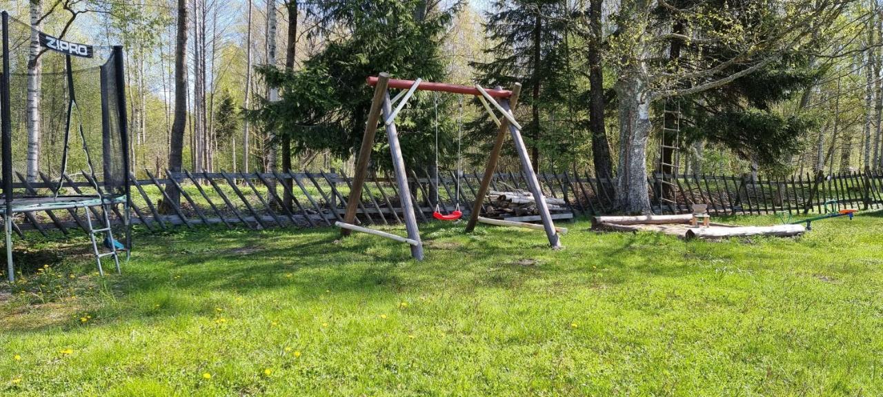 Hotel Atsikivi Puhketalu à Häädemeeste Extérieur photo